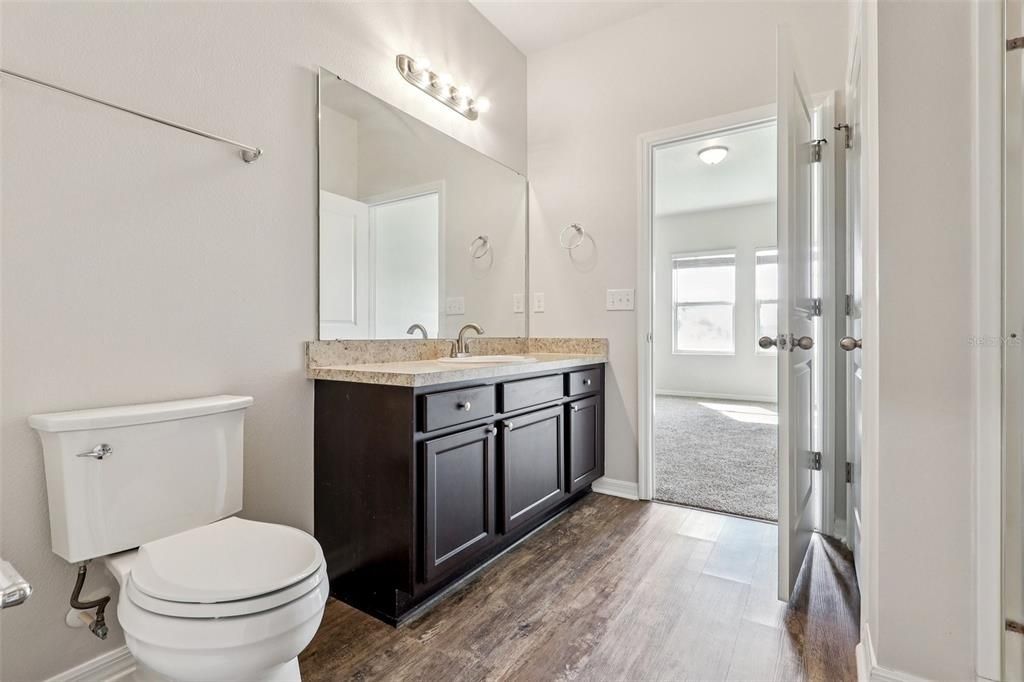 Active With Contract: $325,000 (3 beds, 2 baths, 1662 Square Feet)