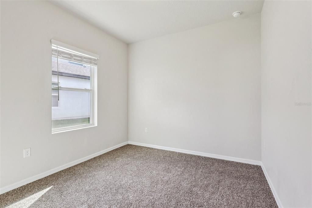 Active With Contract: $325,000 (3 beds, 2 baths, 1662 Square Feet)