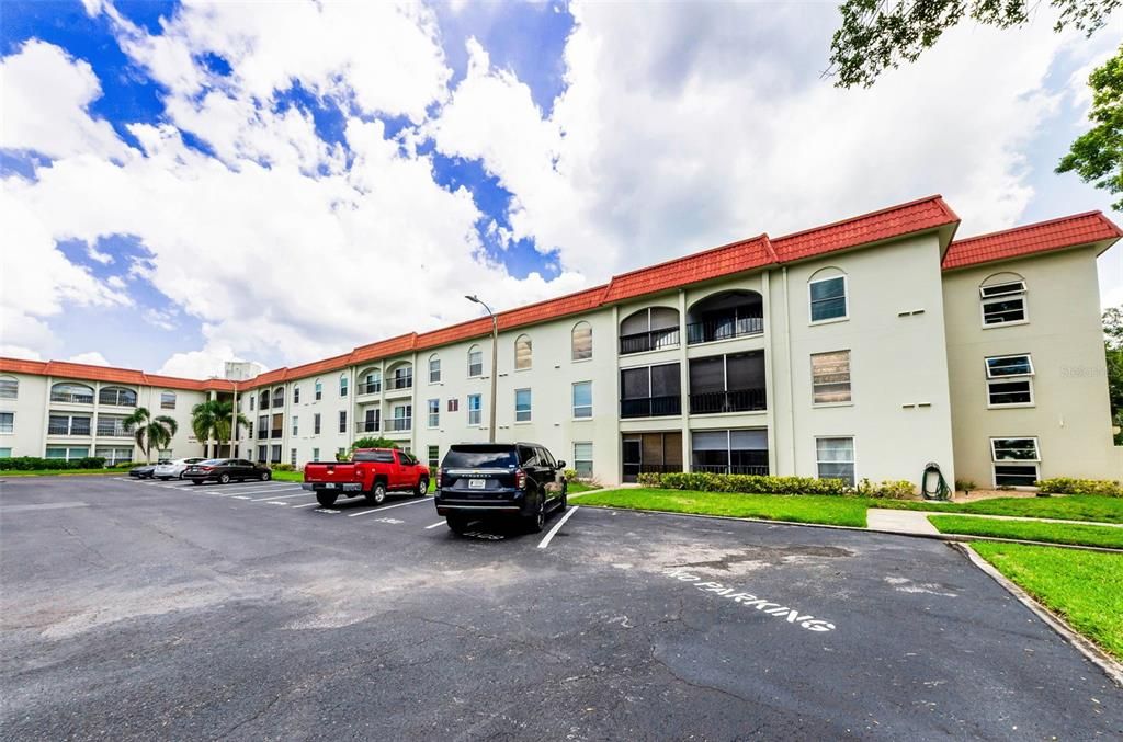 Active With Contract: $128,000 (2 beds, 1 baths, 930 Square Feet)