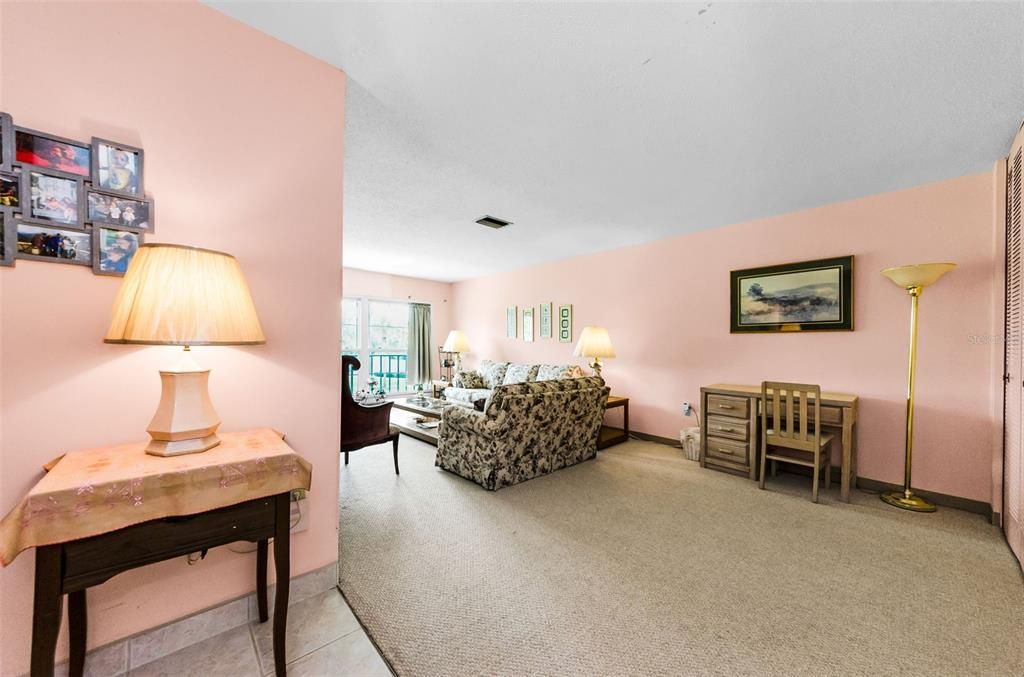 Active With Contract: $128,000 (2 beds, 1 baths, 930 Square Feet)