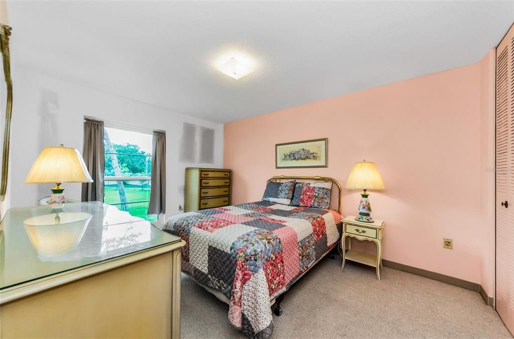 Active With Contract: $128,000 (2 beds, 1 baths, 930 Square Feet)