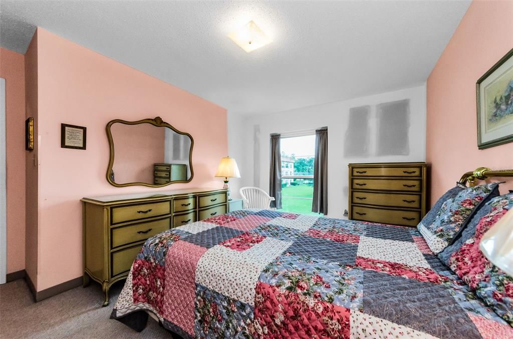 Active With Contract: $128,000 (2 beds, 1 baths, 930 Square Feet)