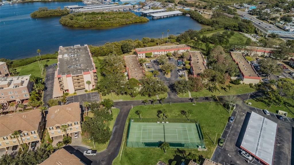 Active With Contract: $128,000 (2 beds, 1 baths, 930 Square Feet)