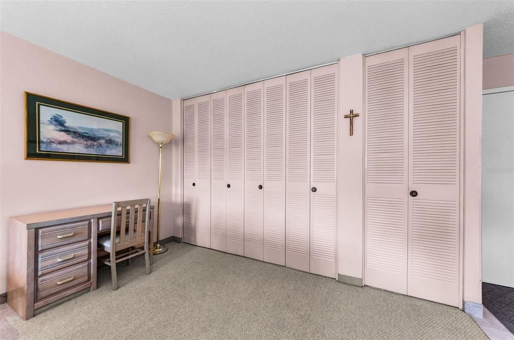 Active With Contract: $128,000 (2 beds, 1 baths, 930 Square Feet)