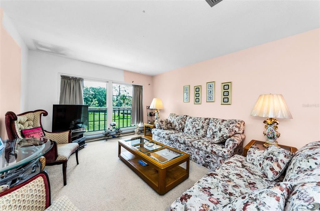 Active With Contract: $128,000 (2 beds, 1 baths, 930 Square Feet)