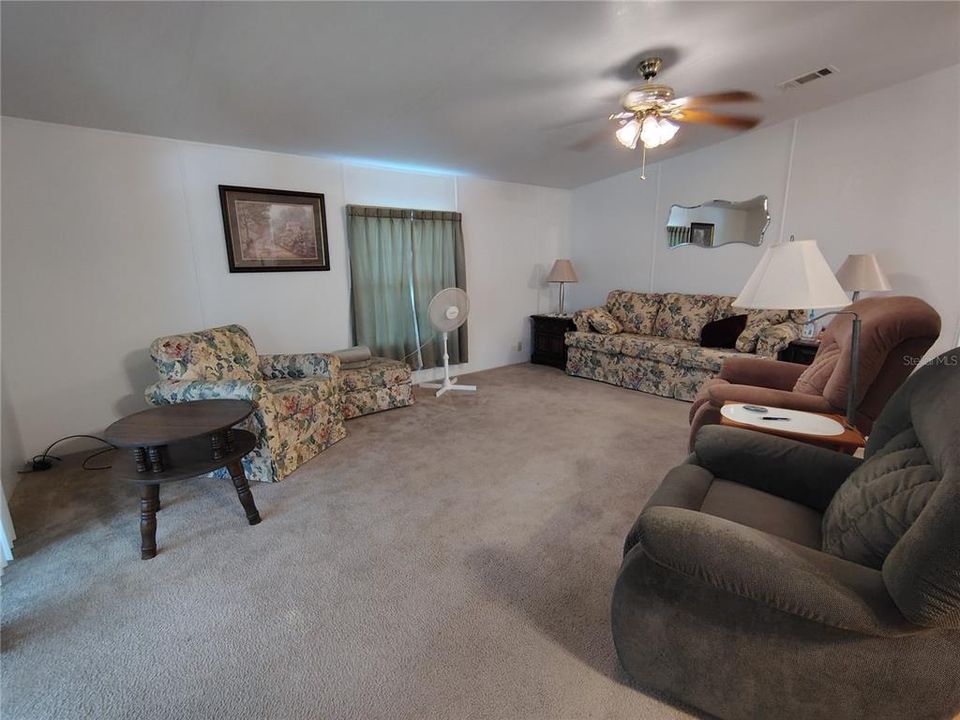 На продажу: $143,000 (2 спален, 2 ванн, 1040 Квадратных фут)