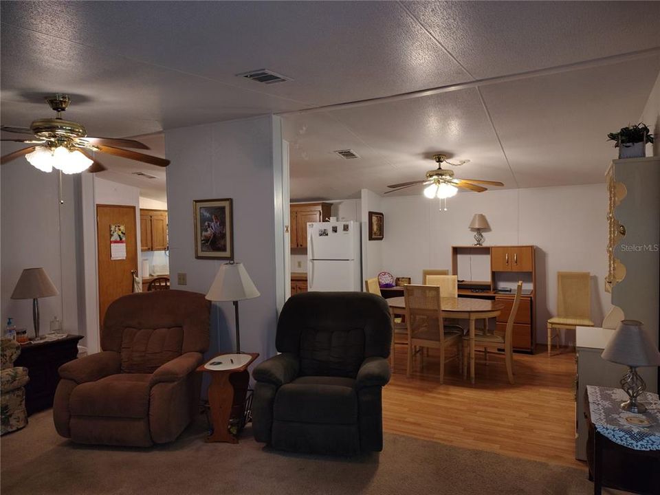 На продажу: $143,000 (2 спален, 2 ванн, 1040 Квадратных фут)