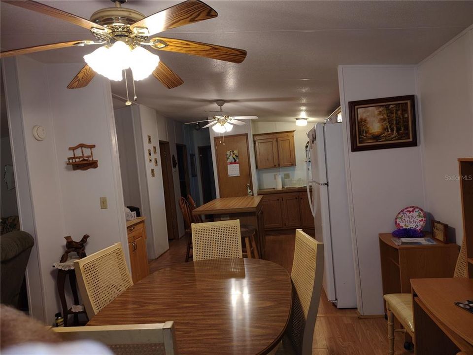 На продажу: $143,000 (2 спален, 2 ванн, 1040 Квадратных фут)