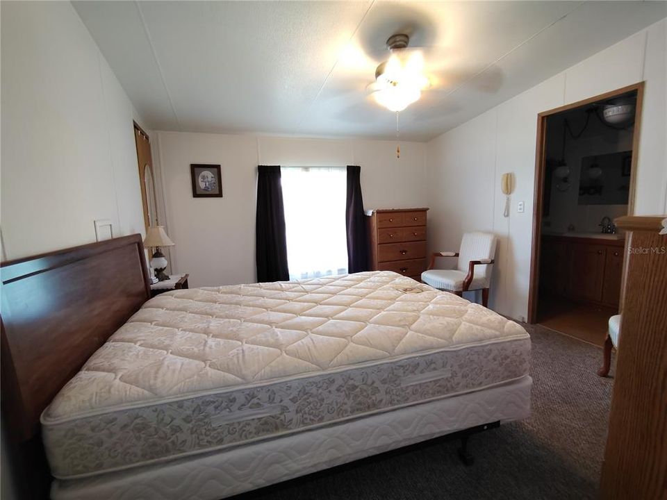 На продажу: $143,000 (2 спален, 2 ванн, 1040 Квадратных фут)