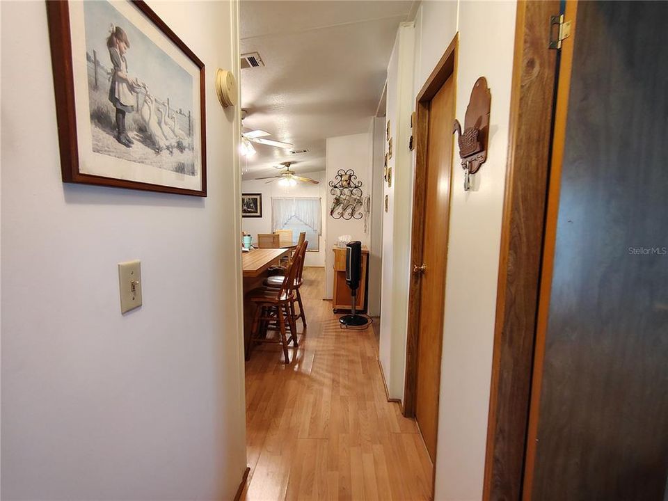 На продажу: $143,000 (2 спален, 2 ванн, 1040 Квадратных фут)