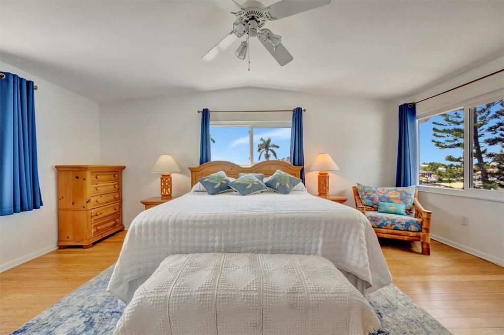 For Sale: $950,000 (4 beds, 3 baths, 3316 Square Feet)