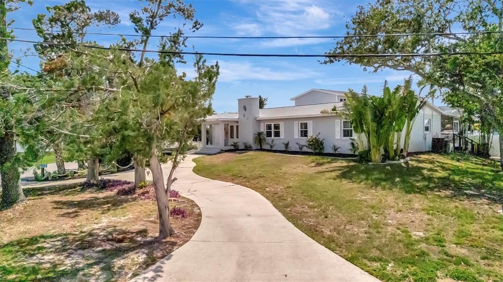 For Sale: $950,000 (4 beds, 3 baths, 3316 Square Feet)