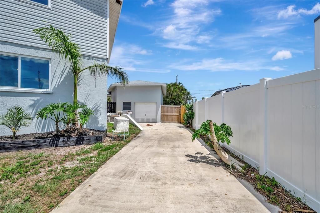 For Sale: $950,000 (4 beds, 3 baths, 3316 Square Feet)