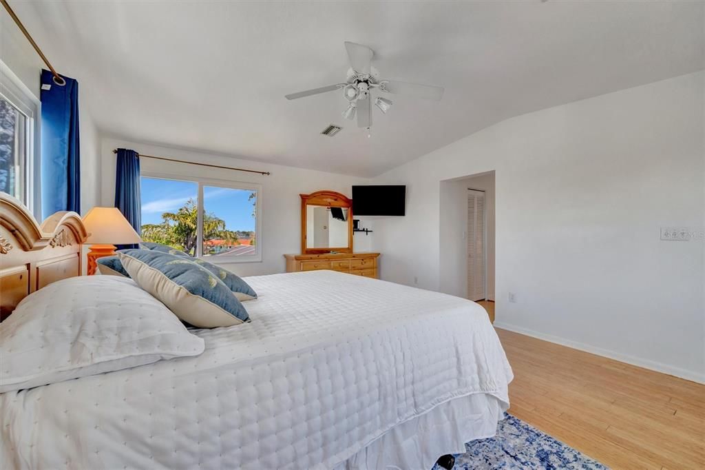 For Sale: $950,000 (4 beds, 3 baths, 3316 Square Feet)