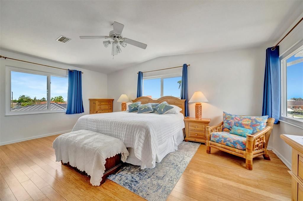 For Sale: $950,000 (4 beds, 3 baths, 3316 Square Feet)