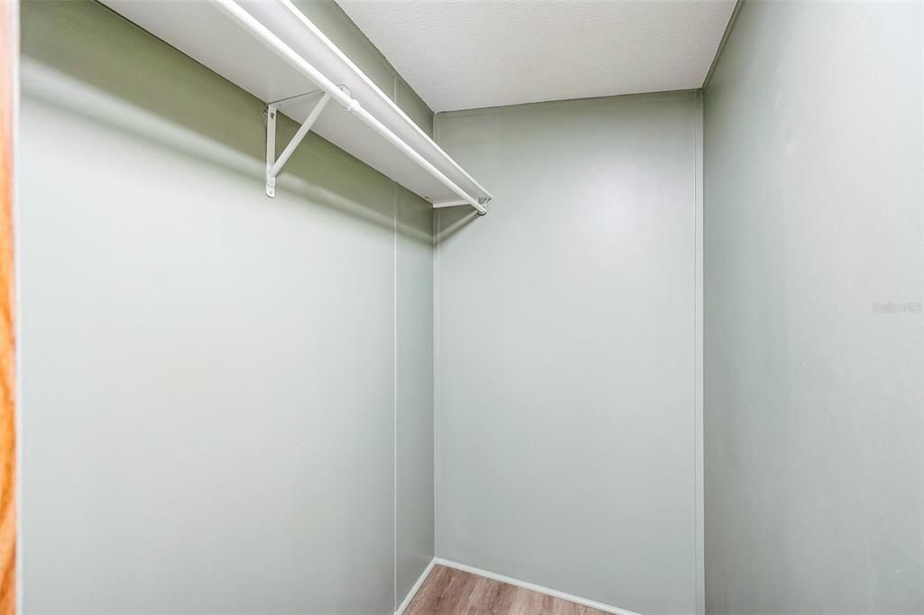 合同活跃: $150,000 (2 贝兹, 2 浴室, 1188 平方英尺)