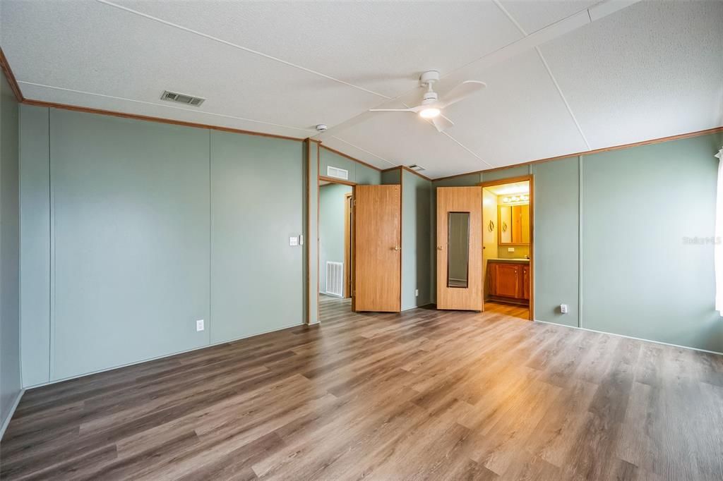 合同活跃: $150,000 (2 贝兹, 2 浴室, 1188 平方英尺)