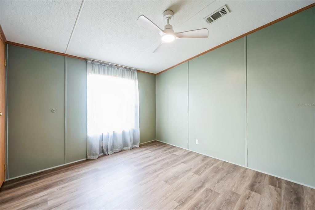 合同活跃: $150,000 (2 贝兹, 2 浴室, 1188 平方英尺)