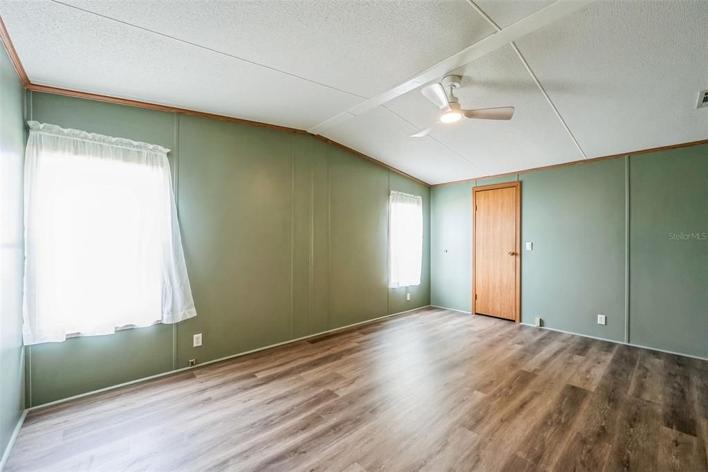 合同活跃: $150,000 (2 贝兹, 2 浴室, 1188 平方英尺)