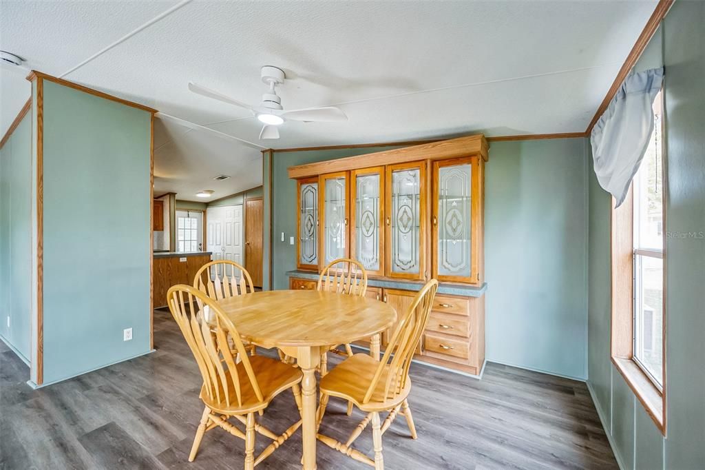 合同活跃: $150,000 (2 贝兹, 2 浴室, 1188 平方英尺)