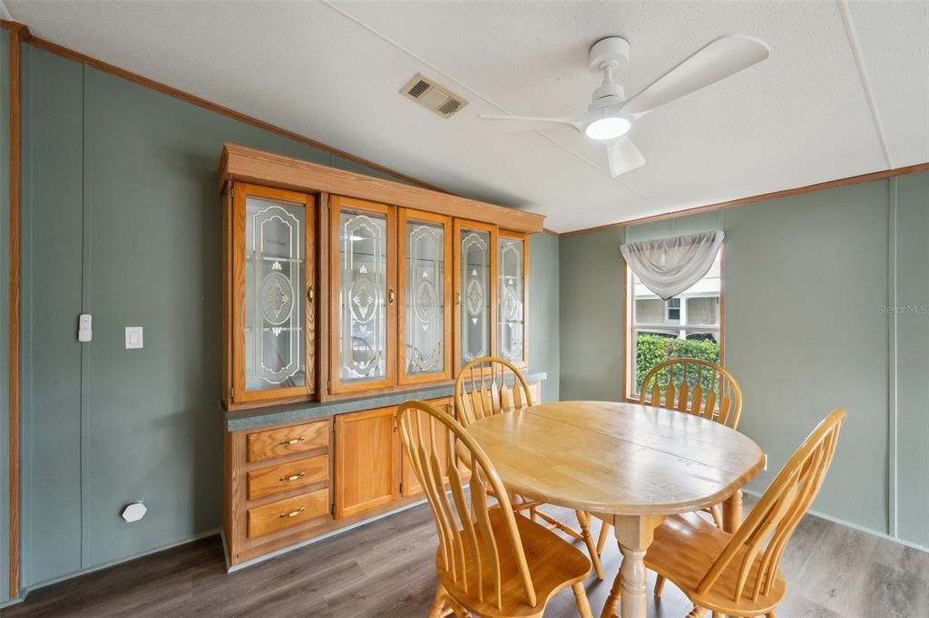 合同活跃: $150,000 (2 贝兹, 2 浴室, 1188 平方英尺)