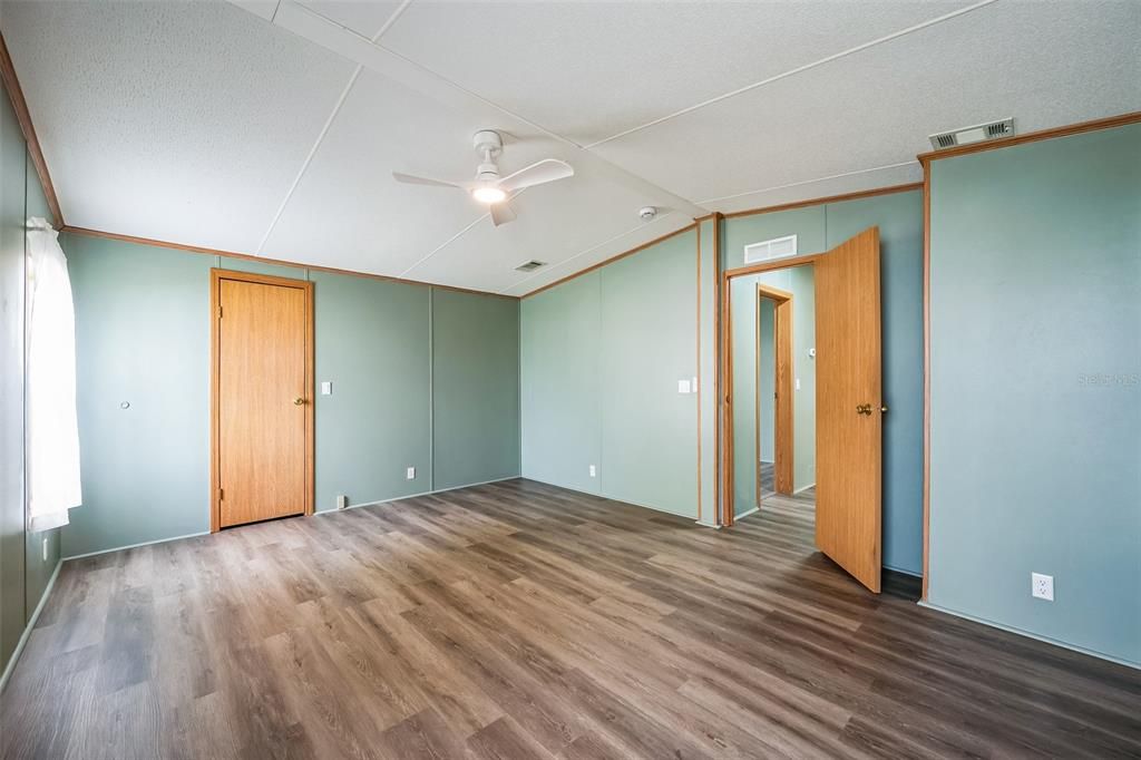 合同活跃: $150,000 (2 贝兹, 2 浴室, 1188 平方英尺)