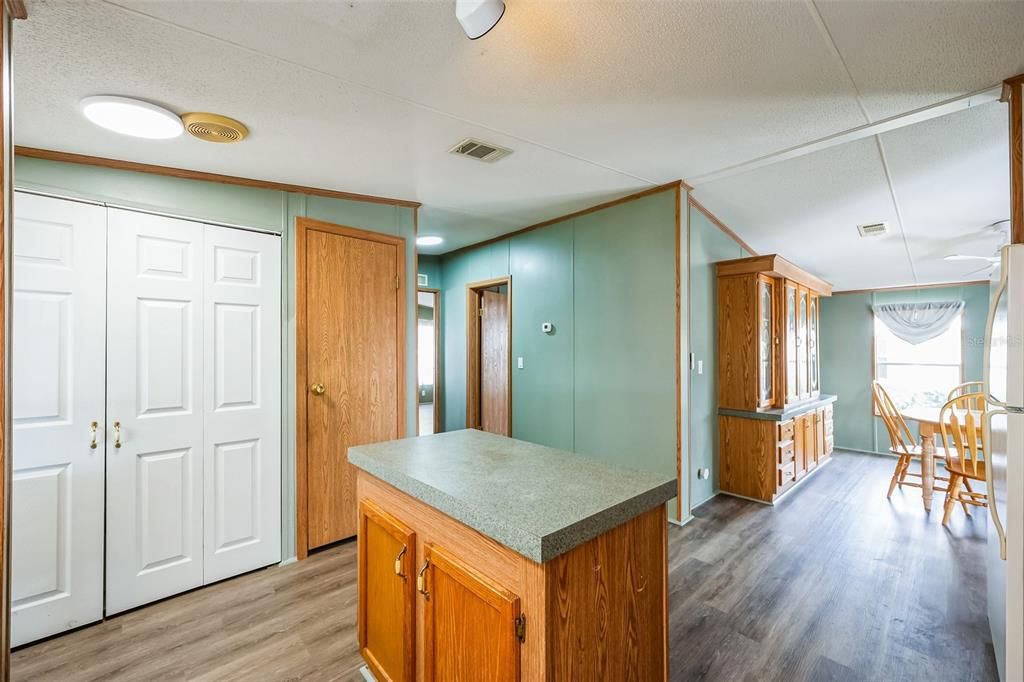 合同活跃: $150,000 (2 贝兹, 2 浴室, 1188 平方英尺)