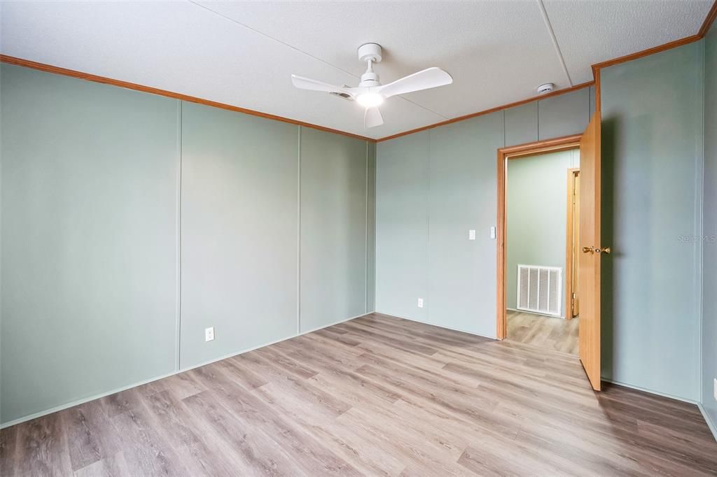 合同活跃: $150,000 (2 贝兹, 2 浴室, 1188 平方英尺)