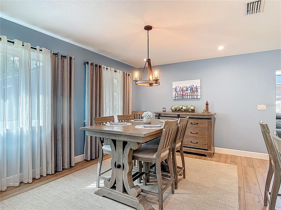 Active With Contract: $500,000 (2 beds, 2 baths, 1824 Square Feet)