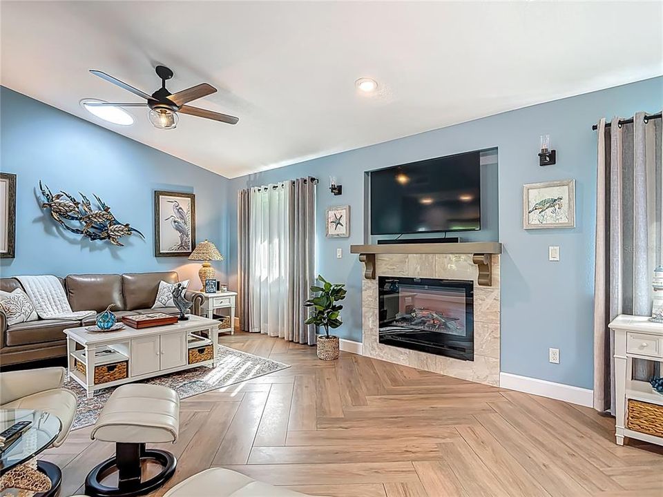 Active With Contract: $500,000 (2 beds, 2 baths, 1824 Square Feet)