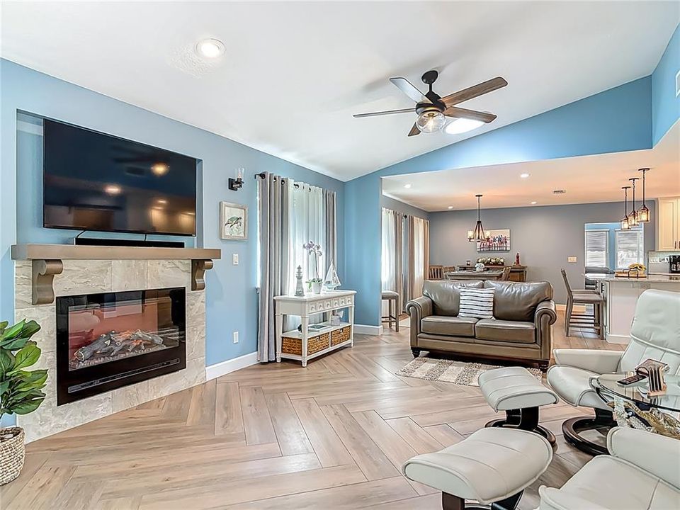 Active With Contract: $500,000 (2 beds, 2 baths, 1824 Square Feet)