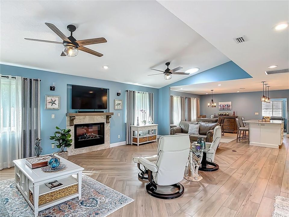 Active With Contract: $500,000 (2 beds, 2 baths, 1824 Square Feet)