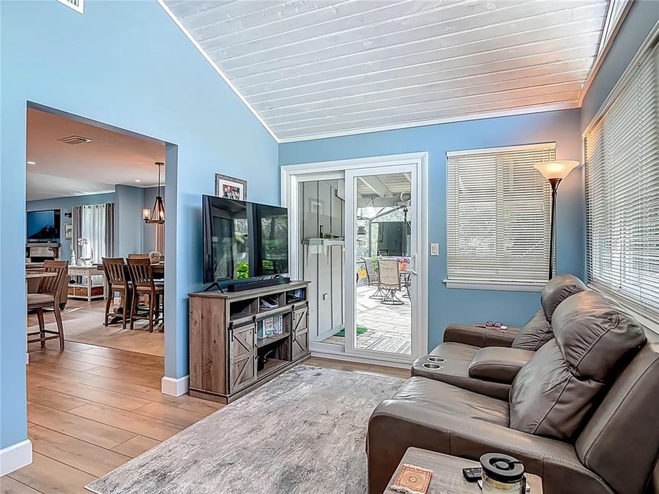 Active With Contract: $500,000 (2 beds, 2 baths, 1824 Square Feet)