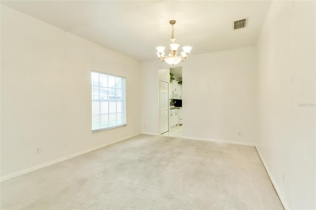 Под контрактом: $2,700 (4 спален, 3 ванн, 2863 Квадратных фут)