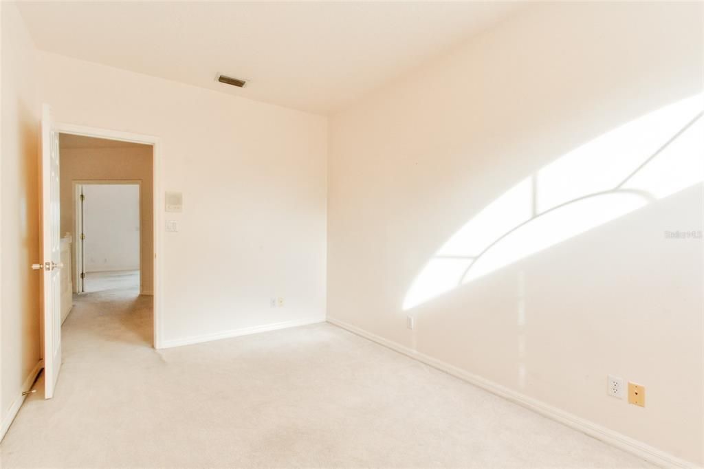 Под контрактом: $2,700 (4 спален, 3 ванн, 2863 Квадратных фут)