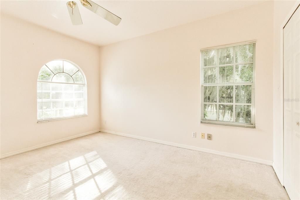 Под контрактом: $2,700 (4 спален, 3 ванн, 2863 Квадратных фут)