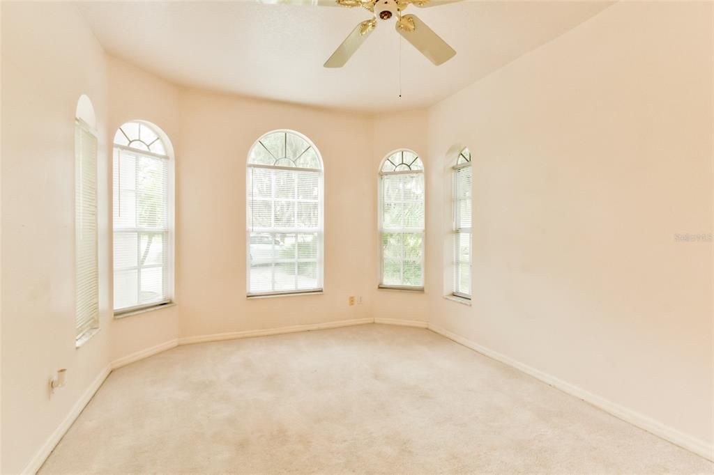 Под контрактом: $2,700 (4 спален, 3 ванн, 2863 Квадратных фут)