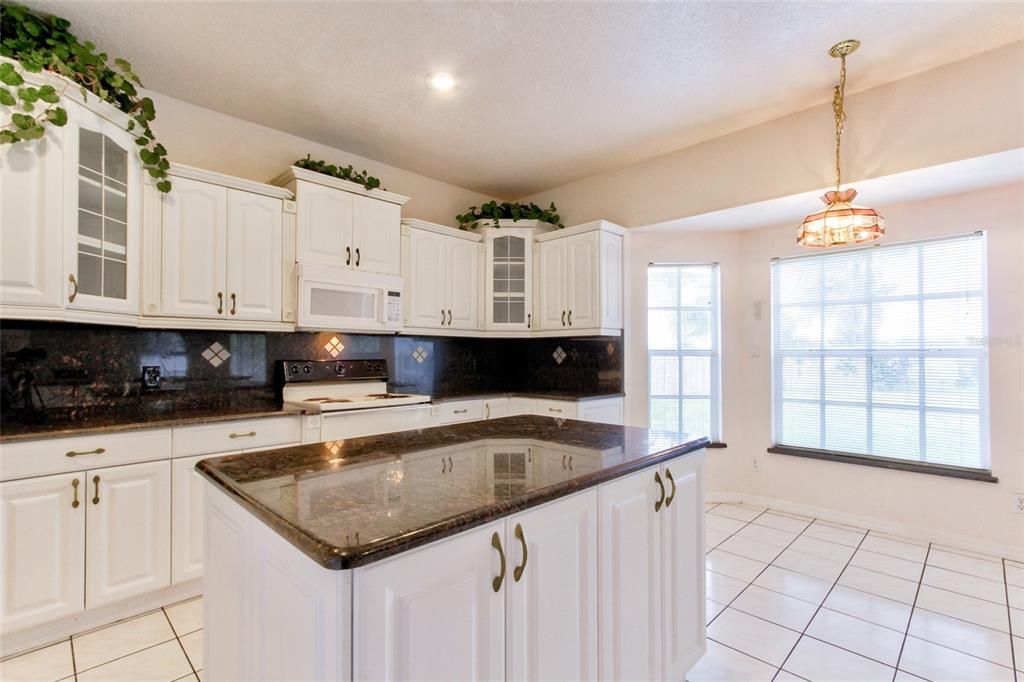 Под контрактом: $2,700 (4 спален, 3 ванн, 2863 Квадратных фут)