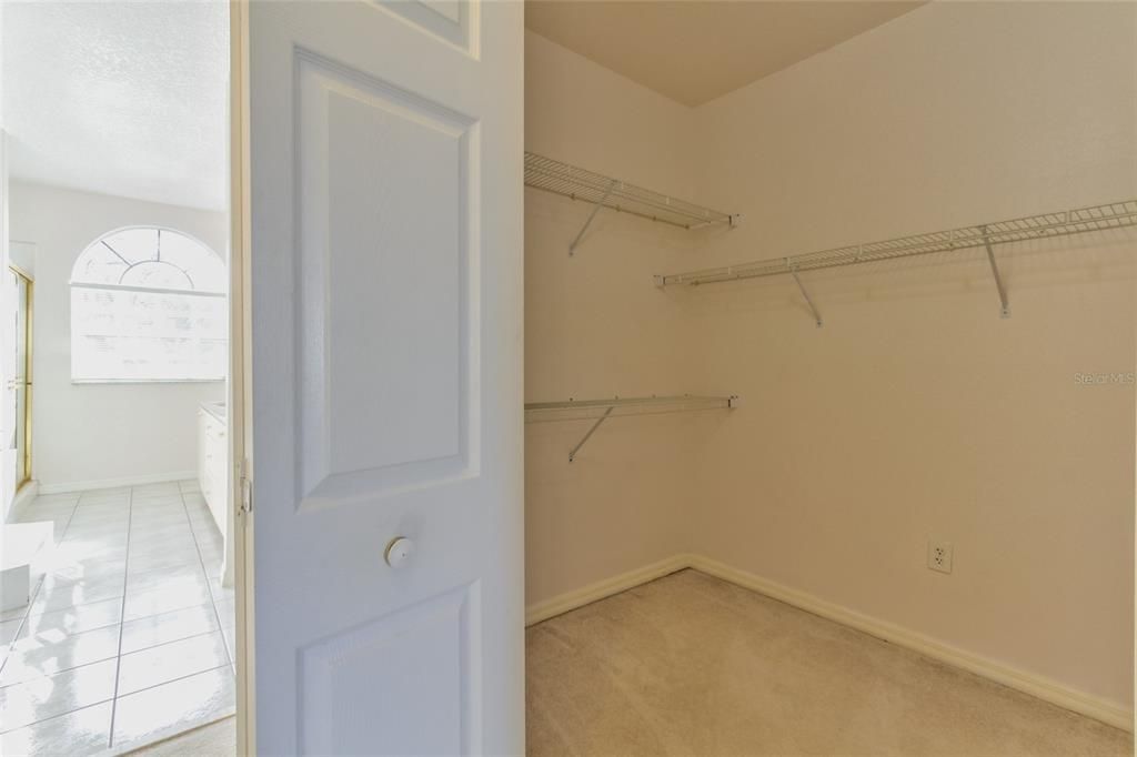 Под контрактом: $2,700 (4 спален, 3 ванн, 2863 Квадратных фут)