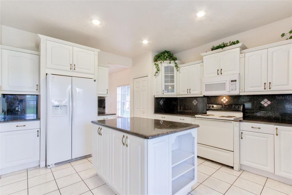 Под контрактом: $2,700 (4 спален, 3 ванн, 2863 Квадратных фут)