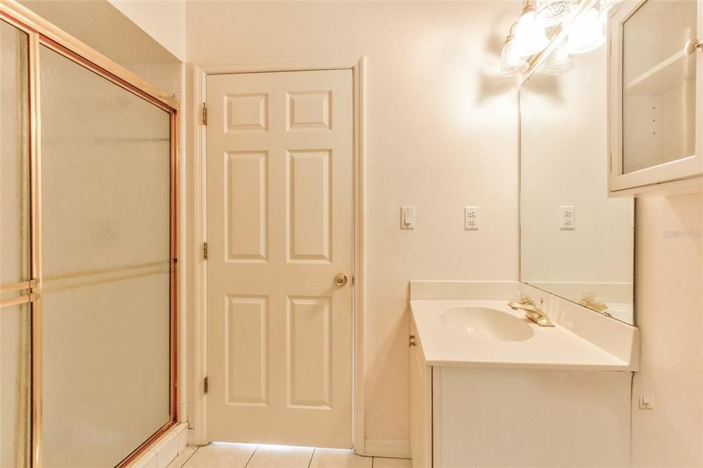 Под контрактом: $2,700 (4 спален, 3 ванн, 2863 Квадратных фут)