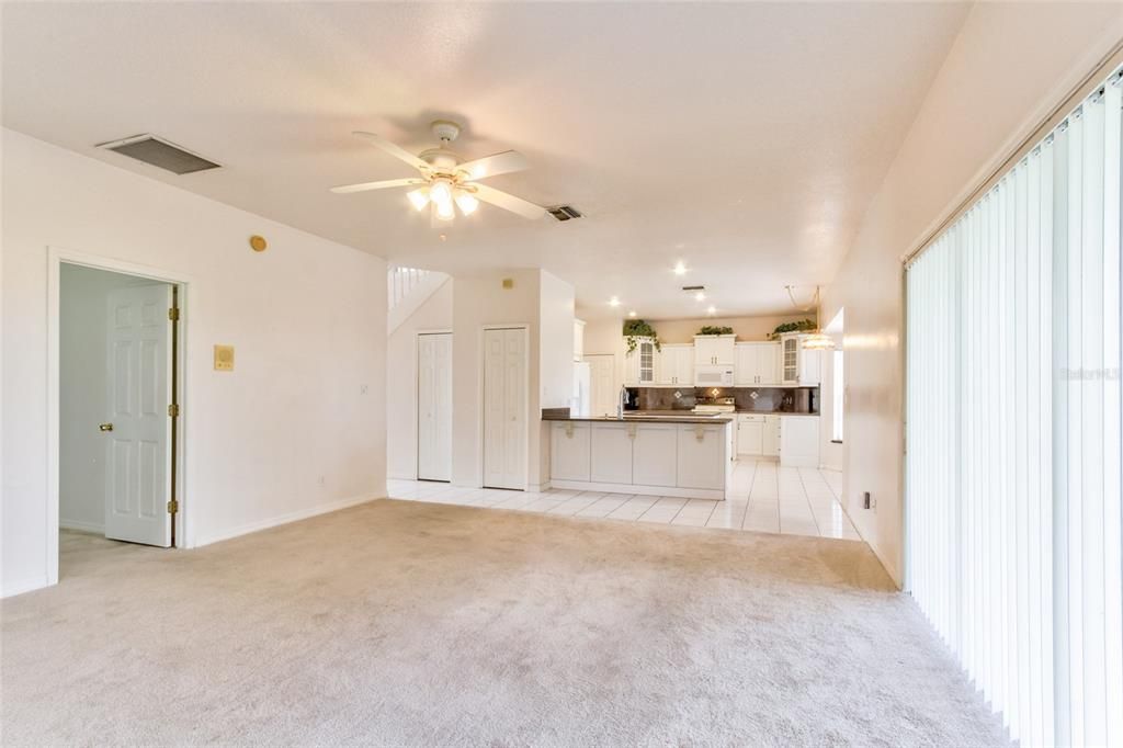 Под контрактом: $2,700 (4 спален, 3 ванн, 2863 Квадратных фут)