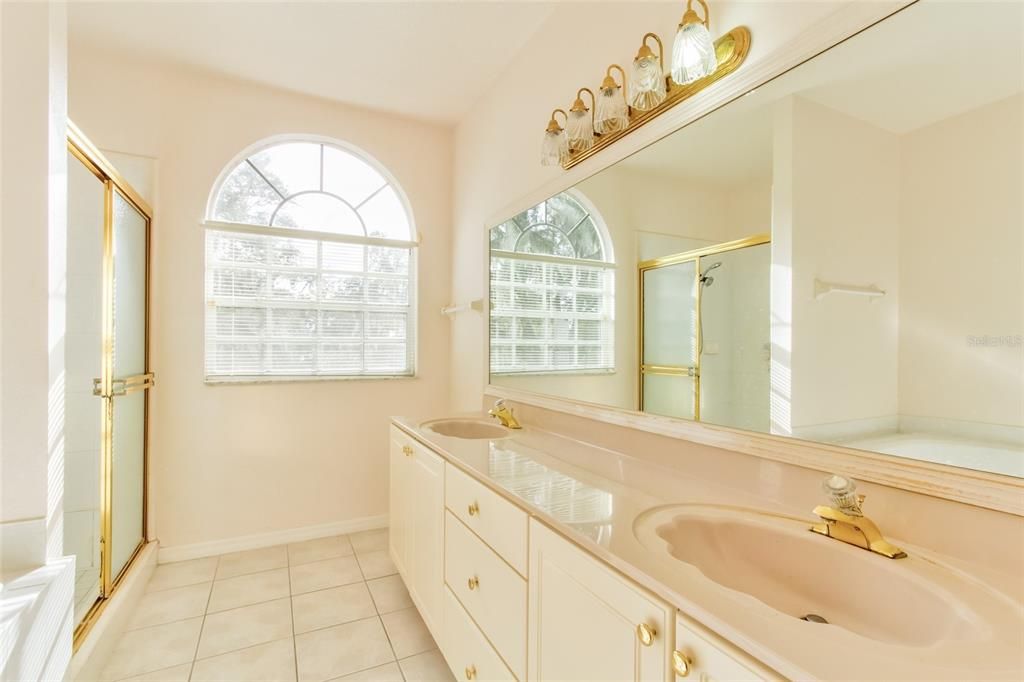 Под контрактом: $2,700 (4 спален, 3 ванн, 2863 Квадратных фут)