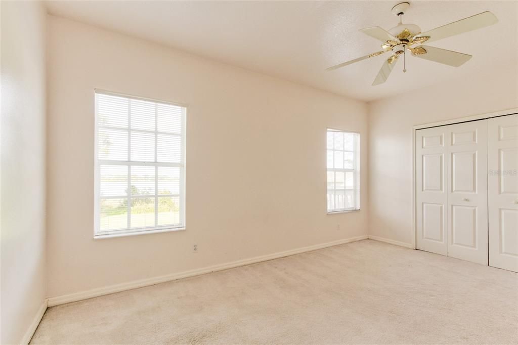 Под контрактом: $2,700 (4 спален, 3 ванн, 2863 Квадратных фут)