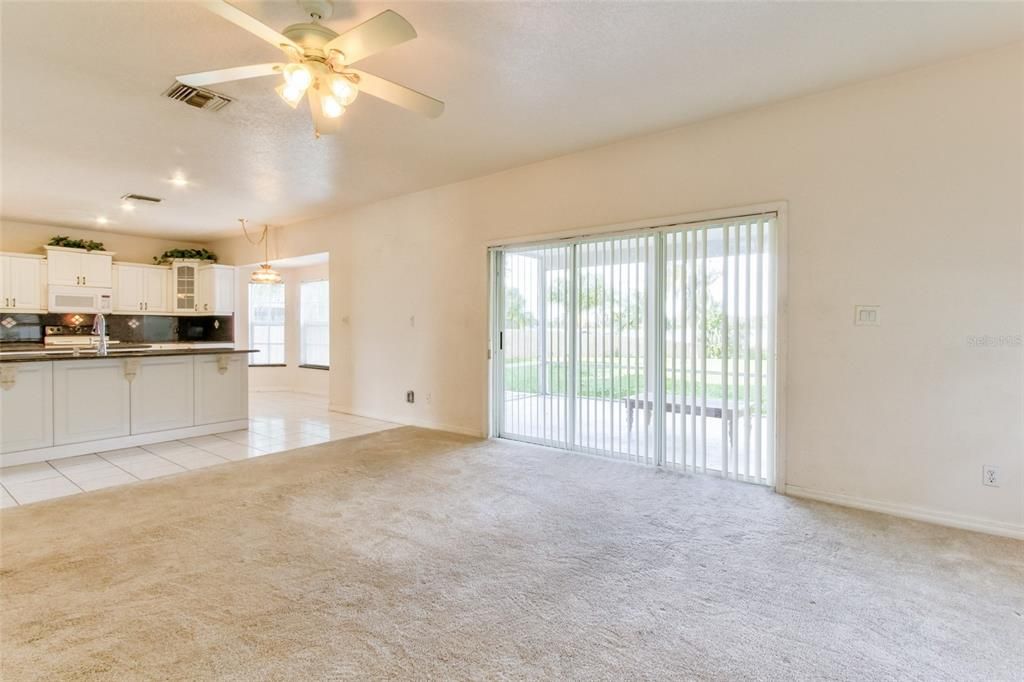 Под контрактом: $2,700 (4 спален, 3 ванн, 2863 Квадратных фут)