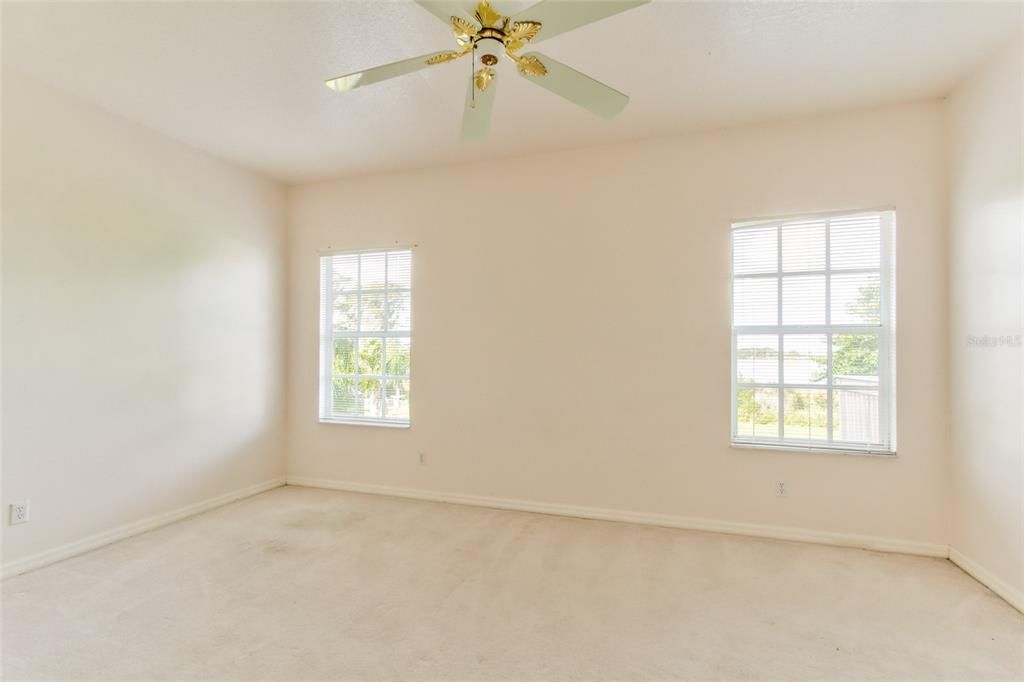 Под контрактом: $2,700 (4 спален, 3 ванн, 2863 Квадратных фут)