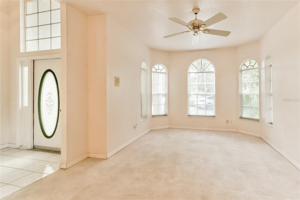 Под контрактом: $2,700 (4 спален, 3 ванн, 2863 Квадратных фут)