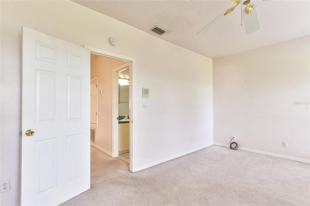 Под контрактом: $2,700 (4 спален, 3 ванн, 2863 Квадратных фут)