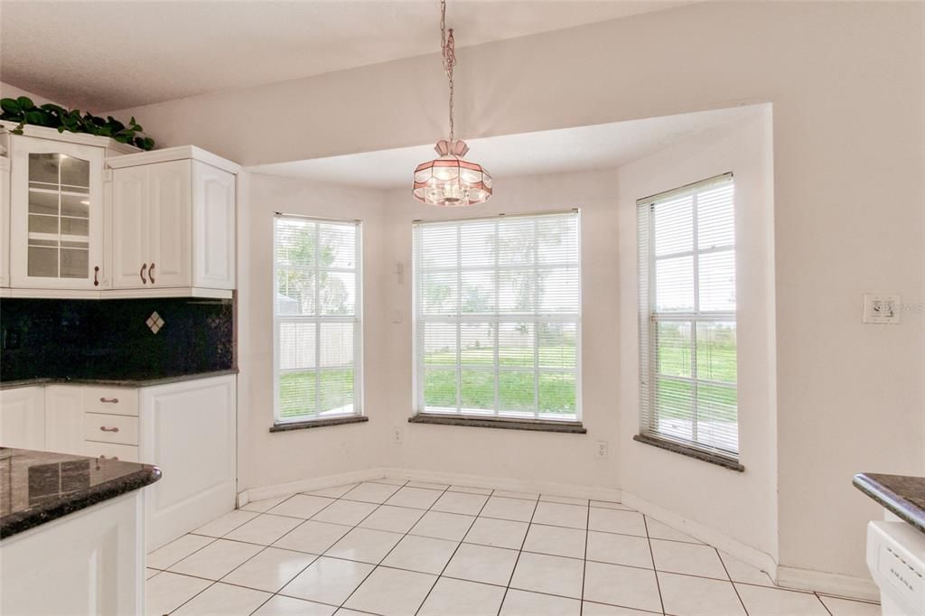 Под контрактом: $2,700 (4 спален, 3 ванн, 2863 Квадратных фут)