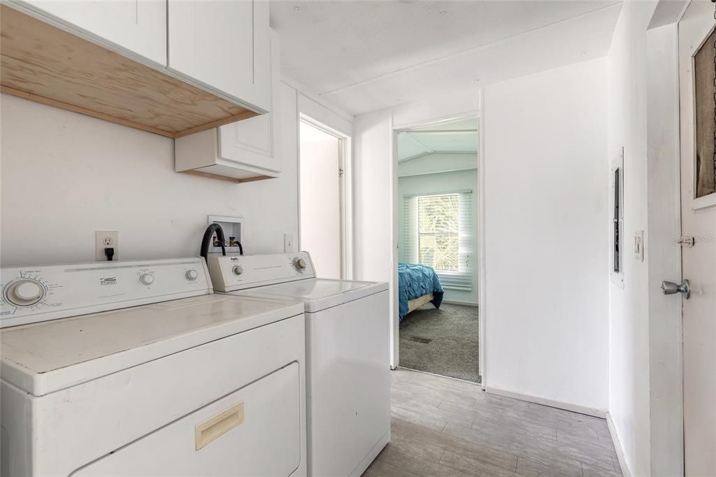 合同活跃: $115,000 (2 贝兹, 1 浴室, 770 平方英尺)